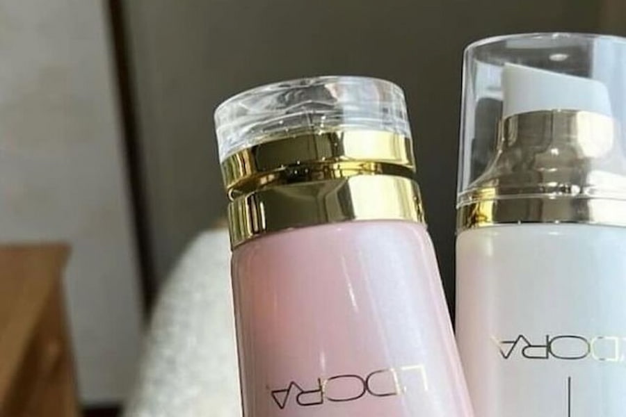 تصویر 3 از خرید کرم ضد آفتاب بی‌ رنگ SPF50 + قیمت فروش استثنایی